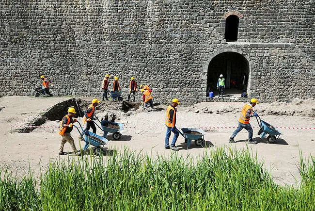 Diyarbakır'da yaklaşık 2 bin yıllık Roma yolu gün yüzüne çıkartılacak - 2