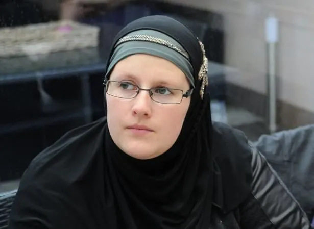 русские принявшие ислам. мусульмане ставшие христианами. анастасия решетова в хиджабе. поменяла веру на мусульманскую. поменяла веру на мусульманскую.