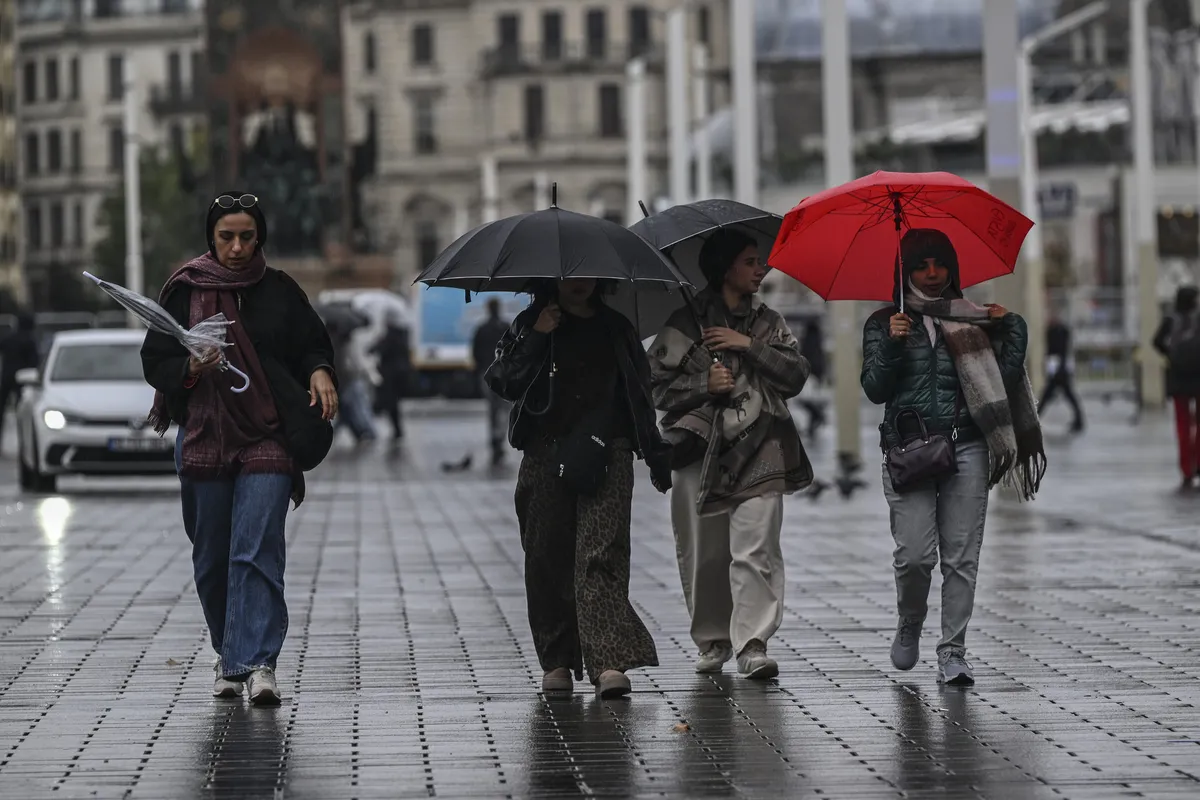 İstanbul'a yeni sağanak dalgası geliyor: Yağışlar 16 Kasım'a kadar sürecek! - 9