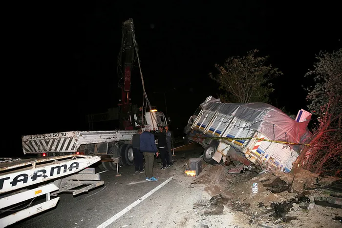 Nevşehir'de kamyonet ile otomobil çarpıştı: 5 ölü - 1