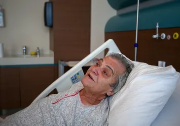 Karnından 10 kilogramlık kitle çıkarıldı: Dünyaya yeniden geldim