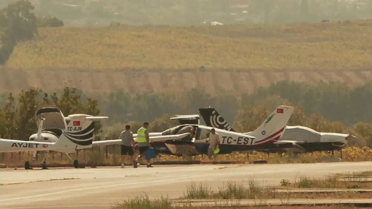 Çatalca'da iniş yapan eğitim uçağı pistten çıktı