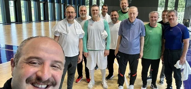 Siyasete basketbol arası! Başkan Erdoğan KKTC dönüşü parkeye indi...