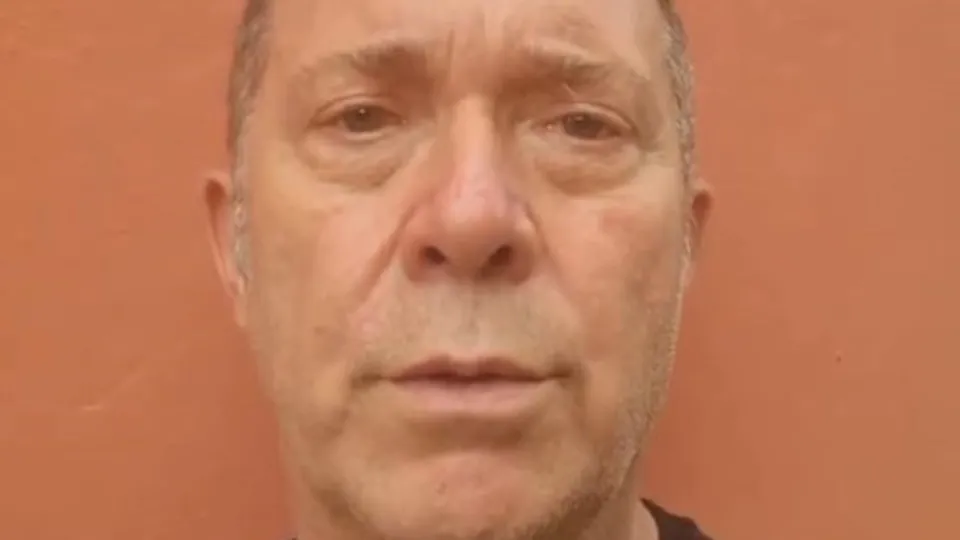 Sanatçı Sümer Ezgü ve ailesi kaza yaptı