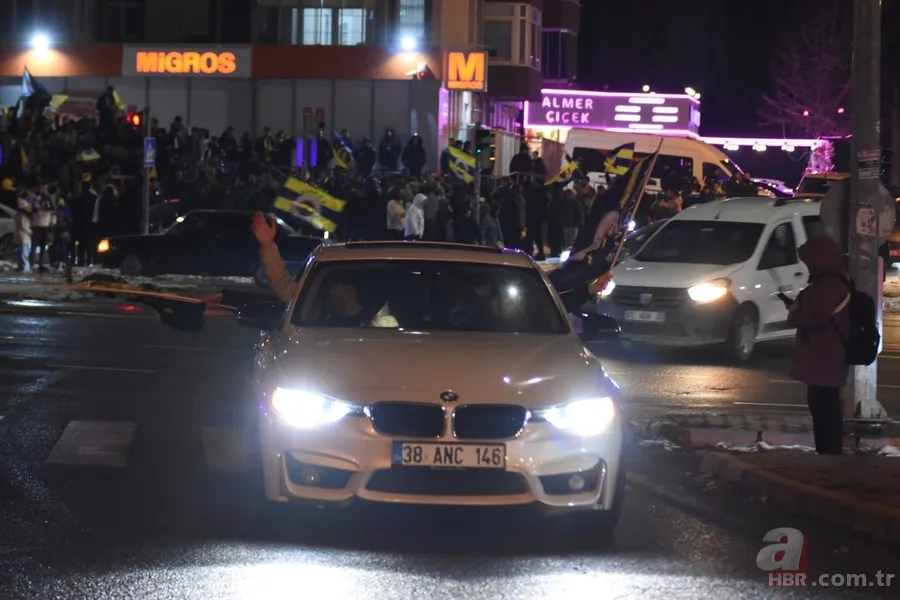 12 yıl sonra mutlu son! Şampiyonluk coşkusu sokaklara taştı: Vatandaşlar süper kupa zaferini kutladı 16