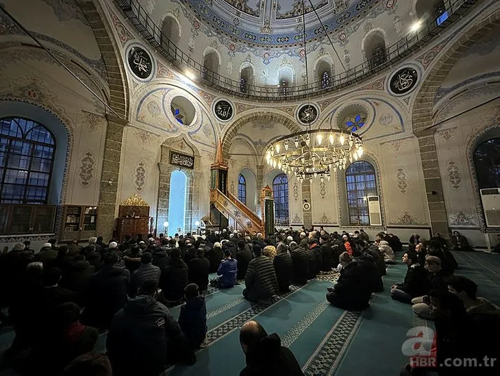 İsveç’teki Kur’an-ı Kerim’e alçak saldırıya sert tepki! Türkiye sabah namazıyla sokağa döküldü