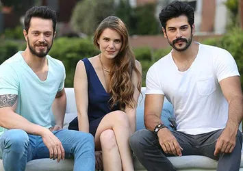 Aslı Enver Kardeşim Benim kadrosunda yok mu?