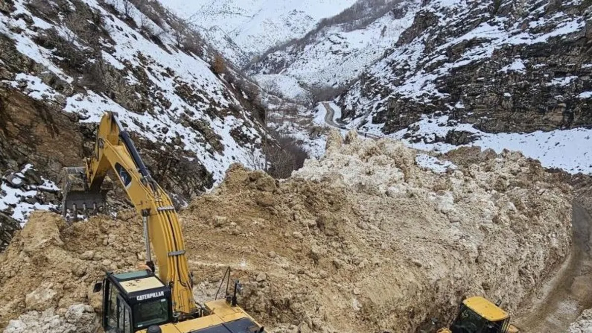 Van Çatak’ta çığlar düşmeye devam ediyor
