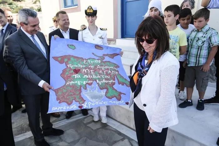 Yunan Cumhurbaşkanı Sakellaropulu’ndan tahrik: Eşek Adası’nı ziyaret etti