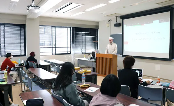 Ezan sesi Japon akademisyen ve öğrencilerinin kalbine dokundu