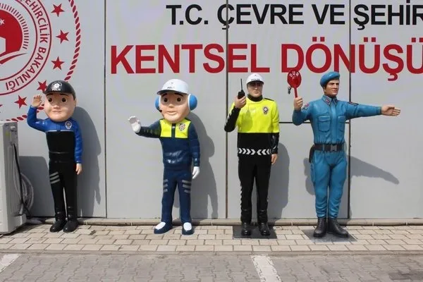 Son dakika: Yola çıkacaklar dikkat! Trafikte yeni dönem: 3 boyutlu polis arabaları yolları bekleyecek