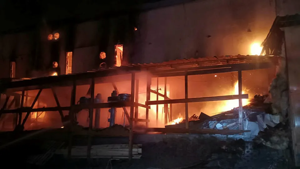 Ahşap fabrikası alev alev yandı! Kastamonu'da yangın faciası