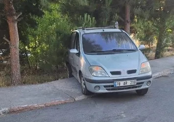 Karabük’te okul servisi ile otomobil çarpıştı: 3 yaralı