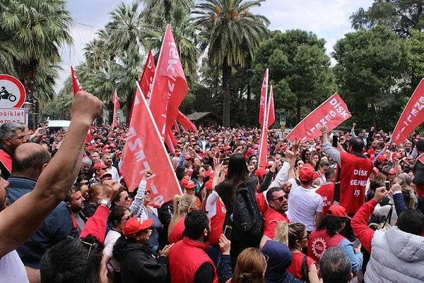 CHP’li İzmir Büyükşehir Belediyesi’nde işçi krizi! Anlaşma çıkmadı binlerce işçi iş bıraktı