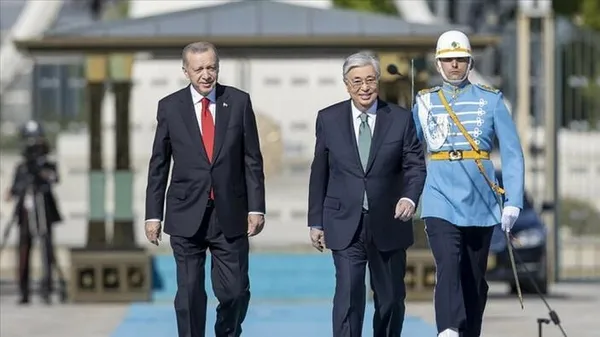 baskan-erdogandan-bayram-diplomasisi-iran-cumhurbaskani-reisi-ile-kritik-temas-1688049160914.jpeg Başkan Erdoğan'dan bayram diplomasisi! Liderlerle tek tek görüştü - 11