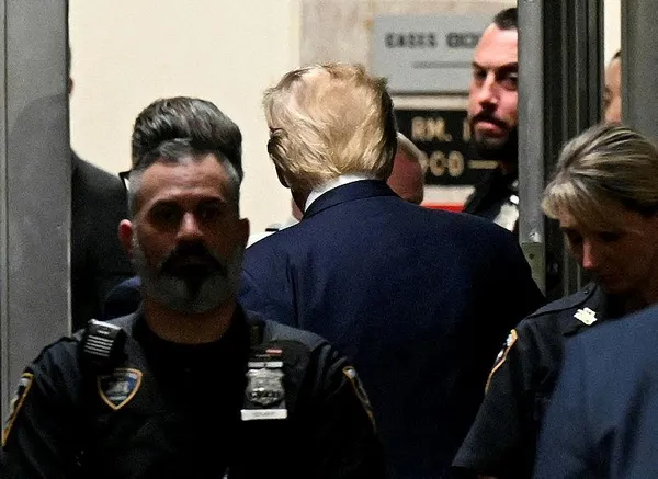 son-dakika-eski-abd-baskani-donald-trump-prosedur-geregi-tutuklandi-1680637318689.jpeg SON DAKİKA | ABD'de tarihi gün! Eski Başkan Trump önce tutuklandı sonra serbest kaldı! Dikkat çeken ilk yorum: Asla düşünmezdim - 9