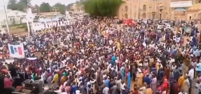 Nijer'de halk Fransa'ya karşı ayaklandı! Flaş Rusya detayı