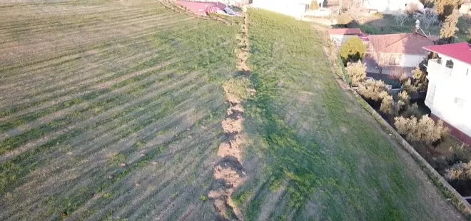 Kahramanmaraş'ta köy ortadan ikiye yarıldı! Dehşetin izleri...
