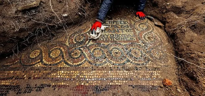 İzmir’de kaçak kazıda 1500 yıllık mozaik bulundu