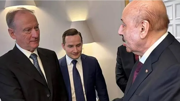 esadin-kara-kutusuydu-suudi-basinindan-flas-iddia-kandile-mi-sigindilar-1734505637977.jpg Esad rejimin Ulusal Güvenlik Direktörü Ali Memlük üst düzey görüşmeler gerçekleştirirken (Arşiv)