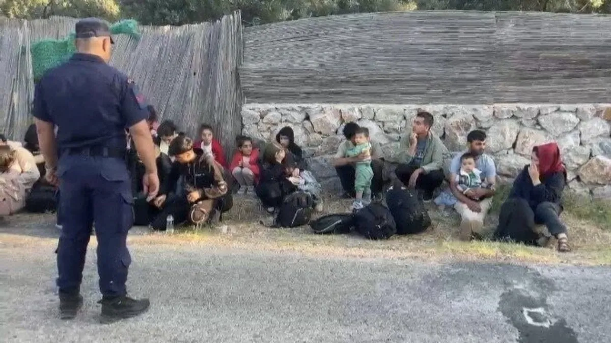 Ayvacık'ta 30 kaçak göçmen yakalandı