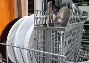 Yıllardır yanlış yapıyormuşuz! Çatal, kaşık ve bıçakları bulaşık makinesine böyle yerleştirin