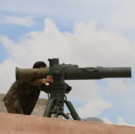 PKK’lı teröristlerin elinde ABD yapımı TOW tanksavarlar Fırat Kalkanı bölgesine çevrildi! İşte o görüntüler