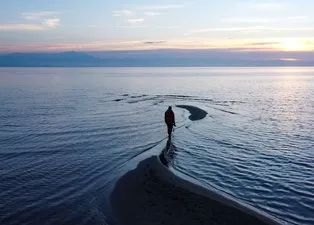 Van Gölü’nde sular çekildi! Adacıklar ortaya çıktı