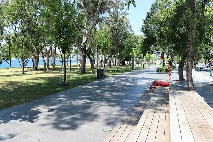 Bugün marketler açık mı? 1 Ocak Cuma yılbaşında market ve lokanta saat kaçta kapanacak? Paket servis var mı?