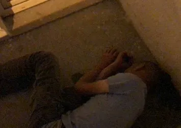 Alkollü şahıs sağlık ocağı balkonunda uyudu
