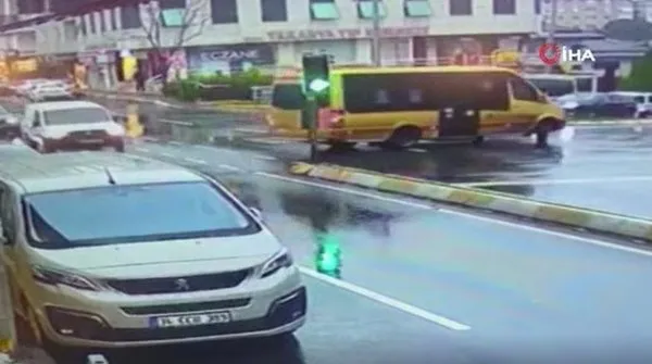 İstanbul'da yürekleri yakan kaza! Minibüs altında kalan kadının kulağı koptu - 3