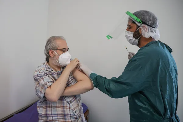 Son dakika | Aşılama çalışmalarında sıra 50 yaş üzerine geldi! Sağlık Bakanı Koca duyurdu - 1