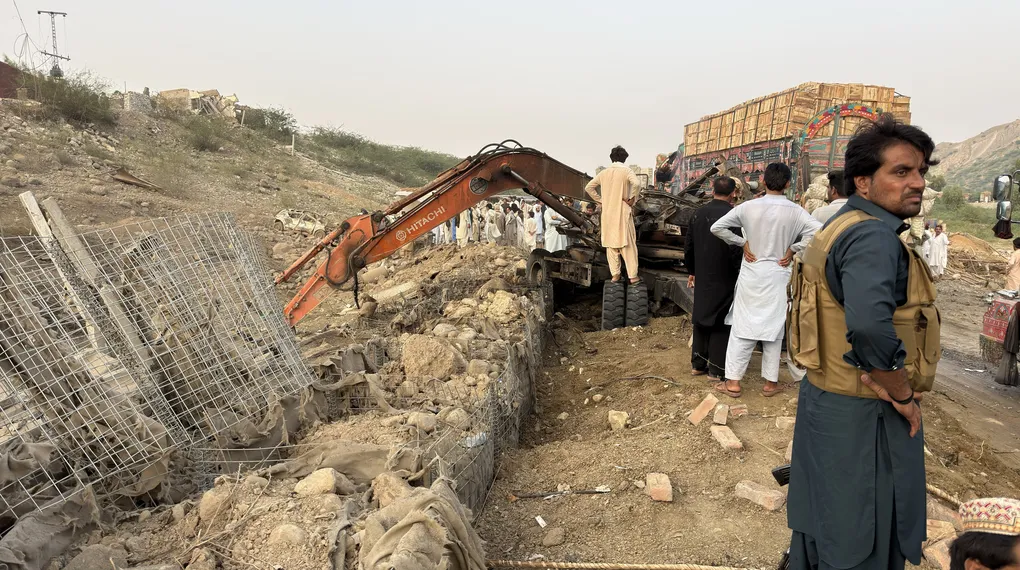 Pakistan'da polis noktasına saldırı: 16 ölü