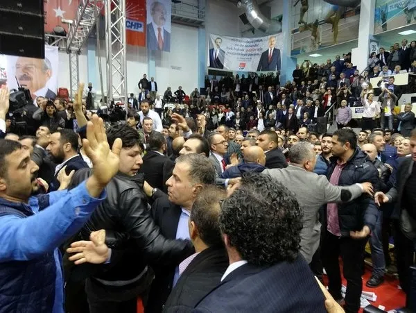 CHP kongresinde yumruklar konuştu - 1