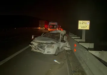 Niğde’de TIR dehşet saçtı! Emniyet şeridindeki otomobile çarptı: 3 ölü 1 yaralı