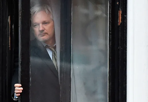 Julian Assange davasında kritik karar: İngiliz mahkemesi ABD'ye iadesi talebini reddetti - 1