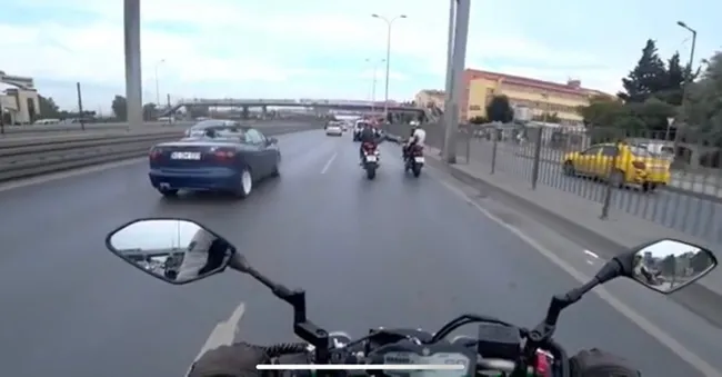 İstanbul’da 3 motosikletli seyir halindeyken dans edip birbirlerine tekme ve yumruk attı - 2