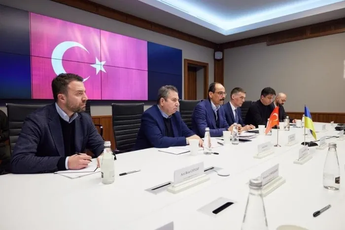 cumhurbaskanligi-sozcusu-kalin-kievde-ukrayna-devlet-baskani-vladimir-zelenskiy-ile-gorustu-1651357793090.jpg Cumhurbaşkanlığı Sözcüsü Kalın, Kiev'de Ukrayna Devlet Başkanı Vladimir Zelenskiy ile görüştü - 4