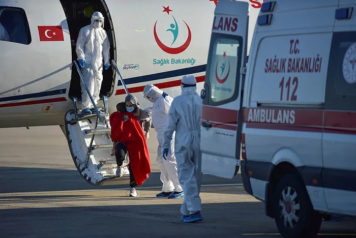 Bangladeş'te koronavirüse yakalanan Türk kadın ve ailesi yurda getirildi - 2