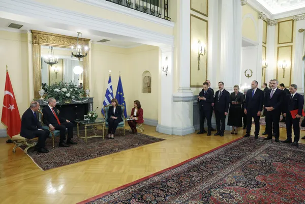 Başkan Recep Tayyip Erdoğan Atina'da! 'Hedef ticaret hacmini 10 milyar dolara çıkarmak' - 7