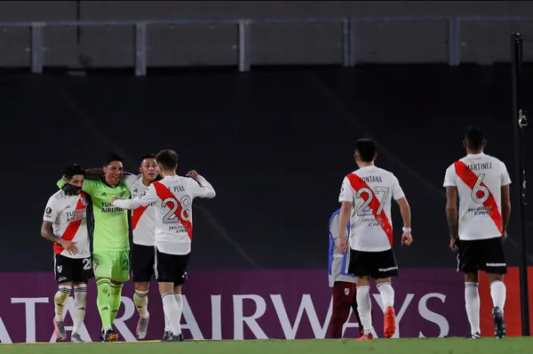Libertadores Kupası’nda River Plate tarihe geçti! Kalecisiz çıktı kazandı