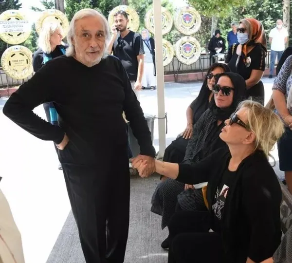 Emel Sayın’ın acı günü! Kardeşi Fatma Tektaş’ı toprağa verdi