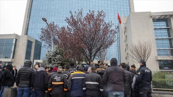 ABB Başkanı Mansur Yavaş’tan zayıf karne: Hizmet parasını kadrolaşmaya harcadı Ankara’yı batırdı! Hizmet sıralamasında 27’nci sıraya geriledi