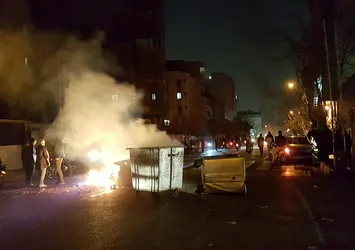 İran'da göstericiler valiliği ele geçirdi