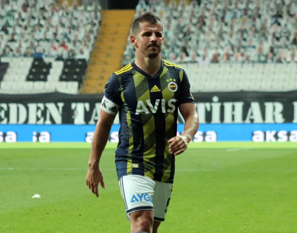 Emre Belözoğlu istifa mı etti? Fenerbahçe’den paylaşım geldi