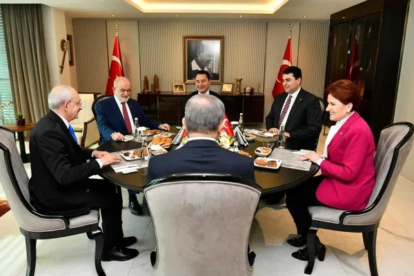 millet-ittifakinin-adayini-aciklamasina-saatler-kala-bomba-kulis-bilgisi-mahmut-ovur-a-haber-ekranlarinda-duyu-1677702323147.jpg Ankara'dan bomba kulis! Millet İttifakı'nın adayı kim olacak? Mahmut Övür A Haber ekranlarında duyurdu: "Ekibi istifaya hazırlandığını söylemiş" - 3