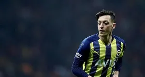 Mesut Özil çocukluk aşkını bıraktı! Şok hareket