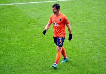 Emre Belözoğlu'ndan, Başakşehir ile yeni anlaşma