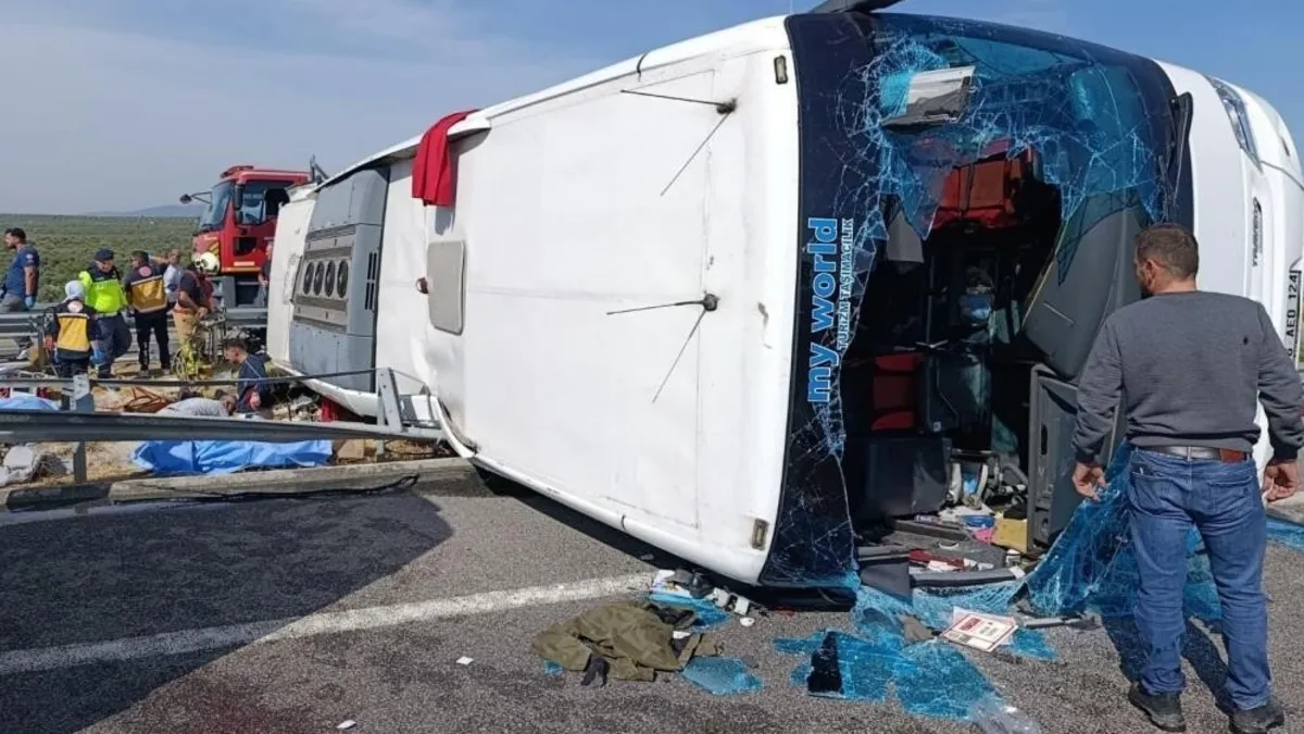 Manisa’da çekici ile tur otobüsü çarpıştı: 11 ölü, 27 yaralı! İşte feci kazanın sebebi