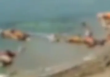 Son dakika: Hindistan'da koronavirüs nedeniyle ölen hastanın cansız bedenini nehre attılar! İşte o görüntüler